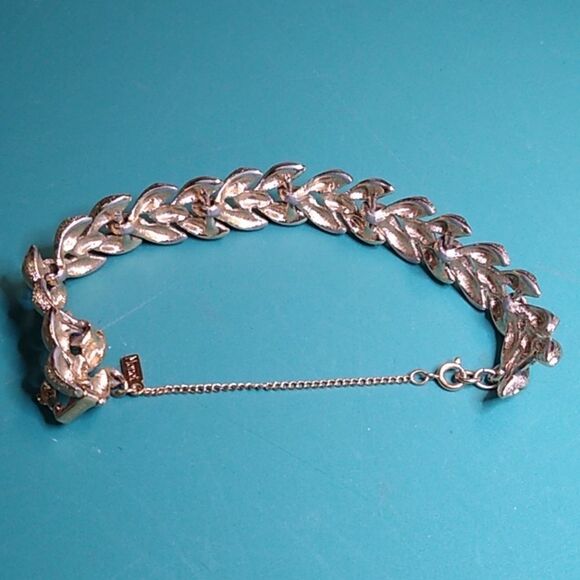 Vintage Monet Gold Tone Metal Links Chain Bracelet Cottagecore Grandmacore - Picture 4 of 6